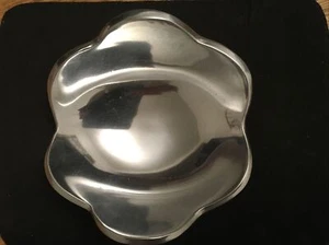 Towle Pintel Collection Scalloped Edge Bowl Shiny Cast Aluminum - Picture 1 of 2