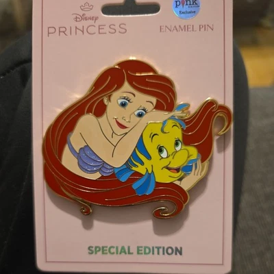 Prendedor Disney PALMA Rosa A La Mode Ariel La Sirenita Mejores Aletas Para Siempre SE 300 Foto 1 de 4