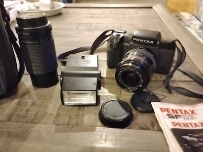 Pentax SF10 35mm W/ Accessories and Case (Excellent Condition) xtra Lens & Flash - Image 1 of 3