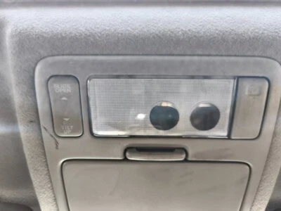LUZ INTERIOR TOYOTA RAV-4 2000-2005 - Imagem 1 de 3