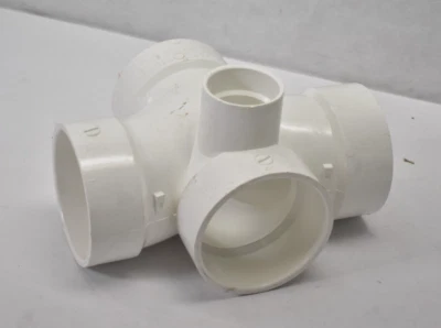 Camiseta sanitaria doble Charlotte Pipe PVC 438 DWV con entrada lateral 4" x 4" x 2" Foto 1 de 4