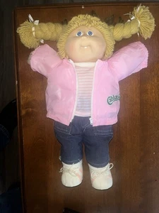 Vintage. 1980’s Cabbage Patch Kids Blonde Girl Doll•Pink Windbreaker Outfit•Windel - Bild 1 von 11
