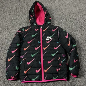 Chaqueta Nike Niñas 8 Abrigo Negro Puffer Aislado Forrado con Capucha Swoosh Rosa Logo - Imagen 1 de 9