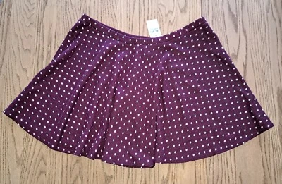 Falda Abercrombie and Fitch Talla L Acampanada Mini Lunares Borgoña/Blanco Nueva con Etiquetas Foto 1 de 4