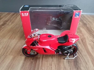 New Ray 1:12 Scale Ducati Desmosedici GP05 Carlos Chela boxed model motorbike - Picture 1 of 4