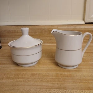 Gibson Everyday Housewares weiß Milchkännchen Krug/Zuckerdose mit Goldakzentrand - Bild 1 von 5