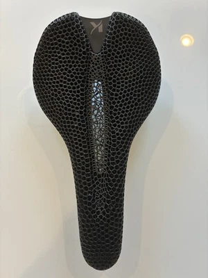 Sillín NinetyK Oasis impreso en 3D 143 mm de ancho titanio negro Foto 1 de 3