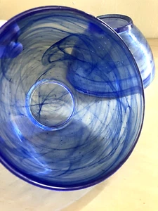 Juego de 2 cuencos de vidrio remolino azul cobalto de 5,75" para cereales o sopas COMO NUEVOS ESTADO sin marca - Imagen 1 de 3