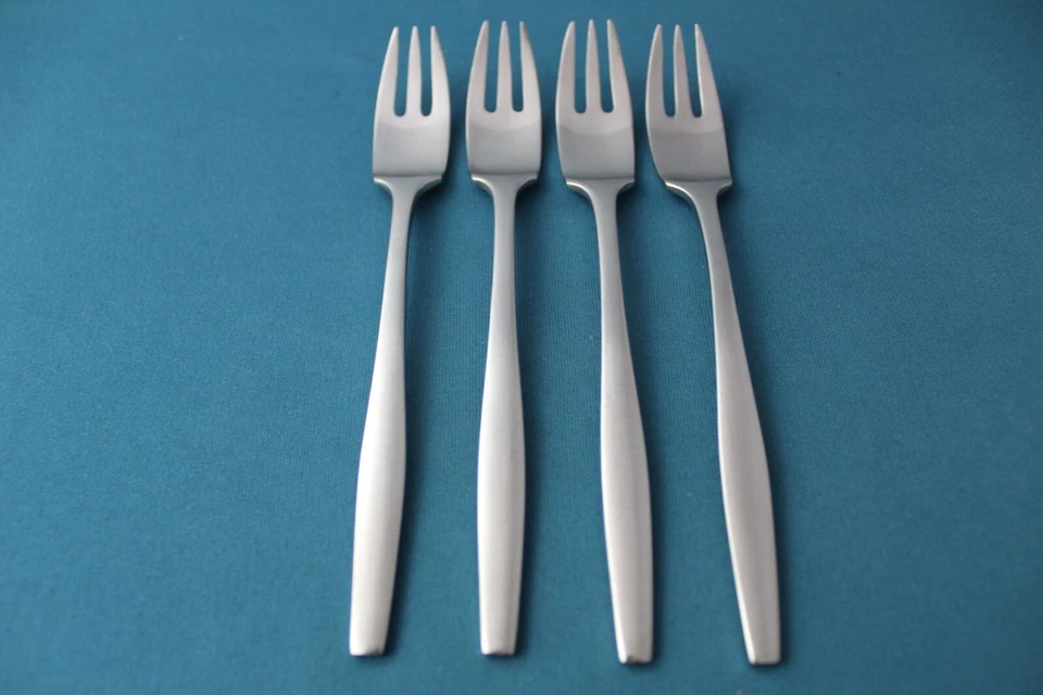 4 tenedores de ensalada Dansk VARIATION V satinado IHQ acero inoxidable Finlandia 6 5/8" Foto 1 de 4