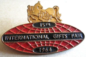 15ª Feria Internacional de Regalos 1964 Insignia Dorada y Esmaltada por Pinches Londres (50) - Imagen 1 de 2