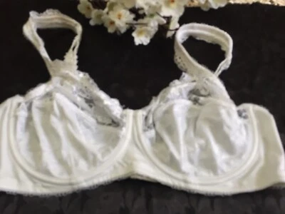 Sujetador ADORABLE Talla US 36D IT4D EU80D SIN RELLENO CON AROS BLANCO Foto 1 de 4