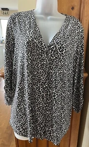 Jones New York Signature Leopard Print Shirt Size M Roll Tab 3/4 Sleeves V Neck - Picture 1 of 6