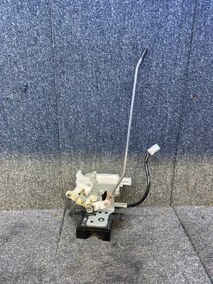 2007 Mazda 5 Boot Latch 5DR MPV - Image 1 of 2