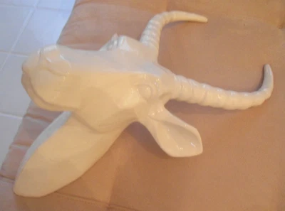 羚羊陶瓷白色壁挂头 18" x 9 1/2" x 8" — 第 1/4 张图片