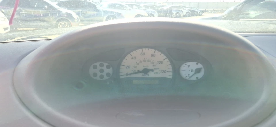 Echo OE 2001 velocímetro medidor panel 117 k millas Toyota Foto 1 de 4