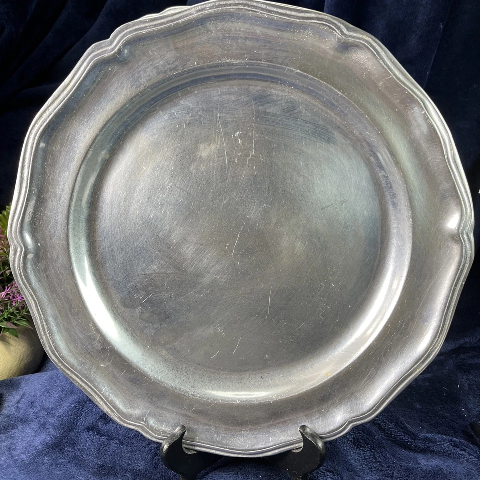 Juego de 2 placas/cargadores de servicio Wilton Armetale Metal Queen Anne 12" - EE. UU. Foto 1 de 4