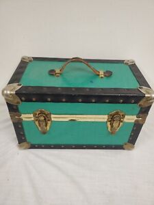 Vintage Buxton Green  Trunk Case  Leather Strap Rivets Faux Wood Alligator  60's