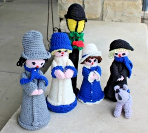 Vintage Christmas 6 Piece Hand Crochet Choir Carolers Dog and Lamp Post - Picture 1 of 11