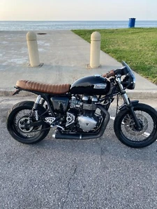 2010 Triumph Thruxton - Picture 1 of 7