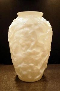 Phoenix Consolidated Wild Rose Glossy Ivory Milk Glass Vase - 10 1/2" - MINT - Picture 1 of 6