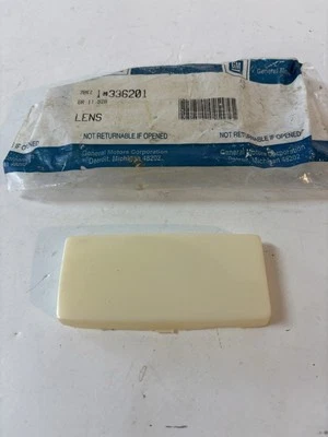 NUEVO GM 336201 1973-87 Chevrolet GMC Camión 75-82 Corvette Luz Domo Lámpara Lente  Foto 1 de 2