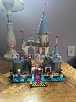 Lego Disney Princesa Cenicientas Castillo Romántico 41055 Caja Completa Manuales LEER Foto 1 de 4