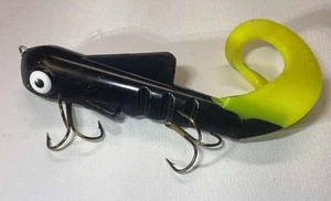 7" Musky Innovations Magnum Bull Dawg TRO Black Chartreuse Rubber Musky Lure - Picture 1 of 4