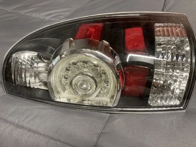 2009-2015 TOYOTA TACOMA REAR RIGHT PASSENGER SIDE TAIL LIGHT BRAKE STOP LAMP OEM - Imagem 1 de 4