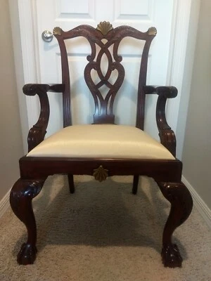 Обеденный стул Maitland Smith Chippendale коготь ножка из красного дерева латунная раковина - Изображение 1 из 4