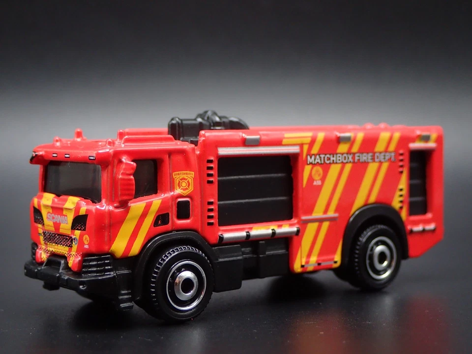 2016-2025 Scania P 360 FIRE TRUCK Rosso 1:64 MB Diorama Scala Modellino Auto - Immagine 1 di 4