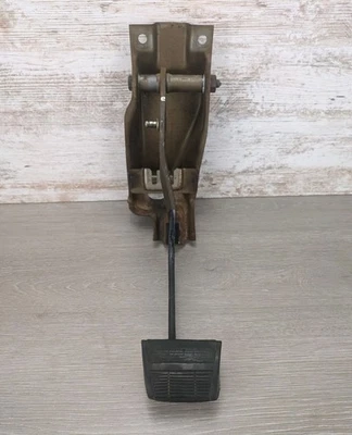 Conjunto de pedal de embrague GMC Chevy 88-94 1500/3500 Foto 1 de 4