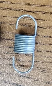 GENUINE DYSON DC17 DC27 VACUUM CLEANER HEAD SPRING - 911843-01 - USED - Picture 1 of 1