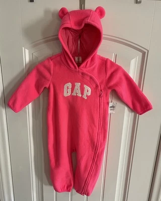 Mono mameluco polar con capucha rosa Baby Gap logotipo bebé 12-18 meses nuevo con etiqueta Foto 1 de 4