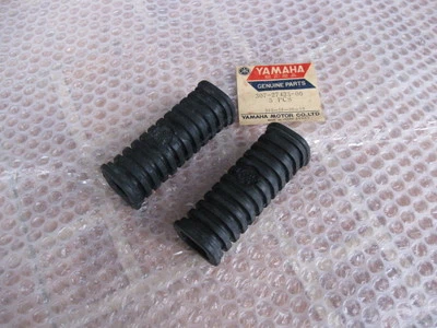 YAMAHA AS3 LS2 R5 XS1 XS2 RD250 RD350 DS7 TX500 COVER REAR FOOT REST GENUINE NOS - Изображение 1 из 4