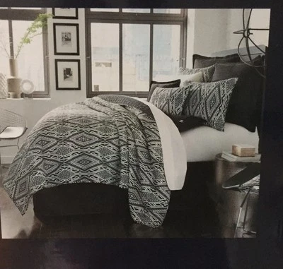  NEW $199.99 DANIEL CREMIUEX DALTON 3 PIECE MINI TWIN QUILT SET BLACK & WHITE  - Image 1 of 4