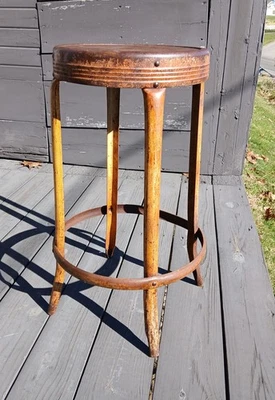 Taburete de taller de máquinas de metal industrial vintage Seat Master Russakov Company Foto 1 de 4