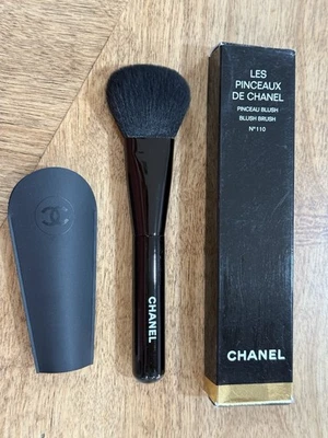 CHANEL LES PINCEAUX DE CHANEL BLUSH BRUSH 110 NIB Regular Size - Image 1 of 4