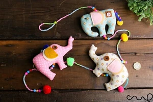 NEW Handmade Cute 3 Elephants Hanging Decoration Mobile Party Pompom Beads 201 - Picture 1 of 7