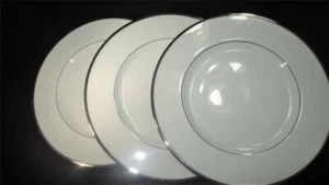 3 platos de ensalada Lenox PATRÓN MONTCLAIR RECORTE PLATINO hechos en EE. UU. - Imagen 1 de 5