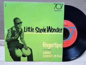 Little Stevie Wonder – Fingertips - 45T VG+/VG+ 707 – 702 - Picture 1 of 2