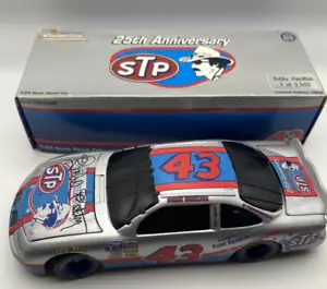 Signed Richard Petty Autogramm Bobby Hamilton #43 STP 25th Anniversary 1:24 - Bild 1 von 11