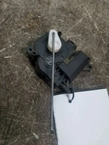 2002 - 2006 TOYOTA CAMRY RAV4 Corolla TUNDRA HVAC Air Actuator aeo63700-8300 - Picture 1 of 12