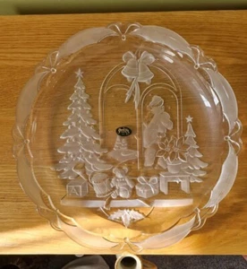 Crystal Clear Studio 1992 Platter. Frosted Tree, Santa, Bear And Presents. Glass - Picture 1 of 4