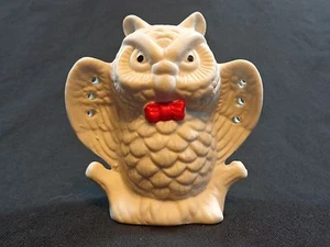 Estatuilla de búho grande con cuernos de 3,5" blanca cerámica roja lazo - Imagen 1 de 6