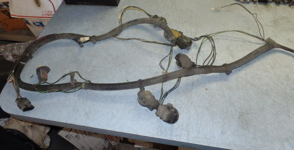 Arnés de cableado de luz trasera Corvette C4 1988-1990, GM Foto 1 de 1