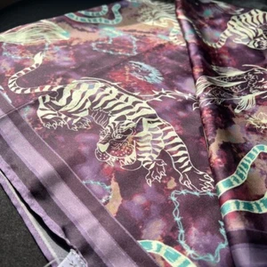 URBAN OUTFITTERS SCARF SQUARE MULTICOLOR GORGEOUS PRINT 29×29" NWT - Picture 1 of 4