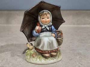 Goebel HUMMEL TMK 6 Collectors Club "Smiling Through" 4,75" - Bild 1 von 10