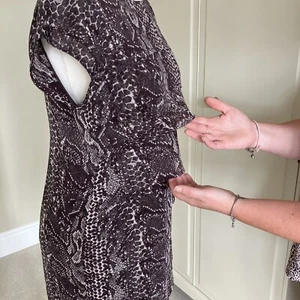 LADIES TIERD CHIFFON SNAKE SKIN PATERN TOP SIZE 14 BY TU - Picture 1 of 9