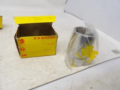 Tapa de horquilla exterior Suzuki T20 TC250 1969 NOS 51151-11010 Foto 1 de 3