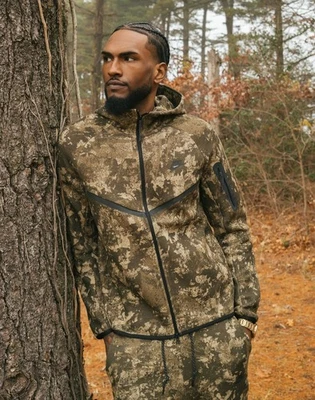 Moletom com capuz Nike Tech Windrunner masculino novo com etiquetas US$ 145 zíper completo médio camuflagem oliva HV5055-276 - Imagem 1 de 4